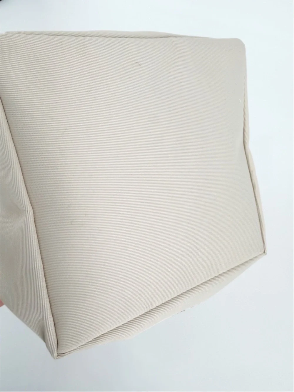 La Mer and Nuxe Zippered Cosmetic Pouches